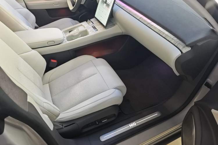 Used Nio ET7 2024 75 kWh Executive Edition Right Front Seat