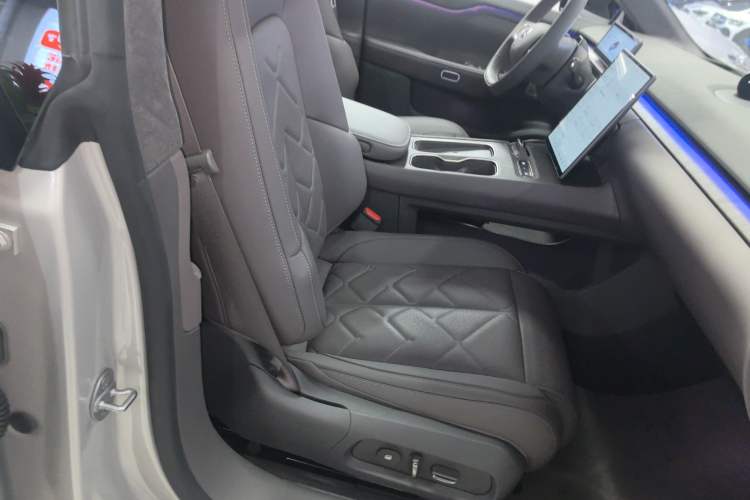 Used Nio ET7 2024 75 kWh Executive Signature Edition Right Front Seat