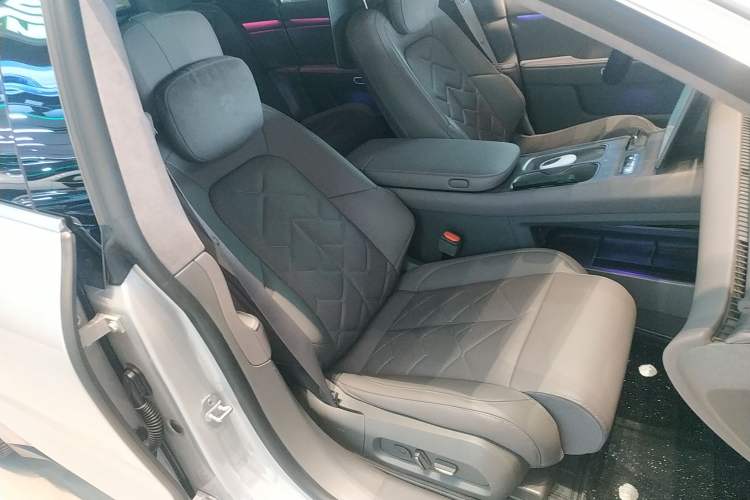Used Nio ET7 2024 75 kWh Executive Signature Edition Right Front Seat