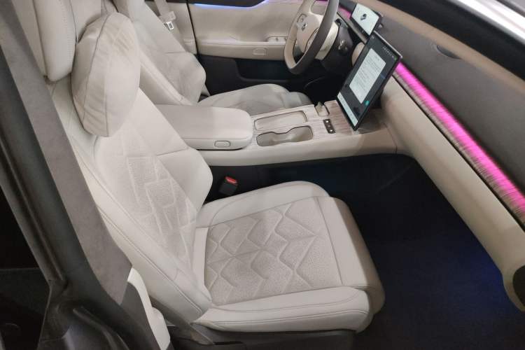 Used Nio ET7 2024 75 kWh Executive Signature Edition Right Front Seat