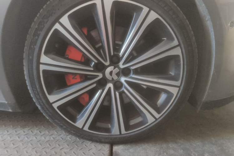 Used Nio ET7 2024 100kWh Executive Signature Edition Right Front Wheel Hub