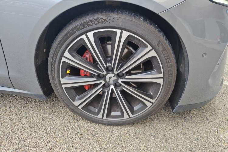 Used Nio ET7 2024 75 kWh Executive Edition Right Front Wheel Hub