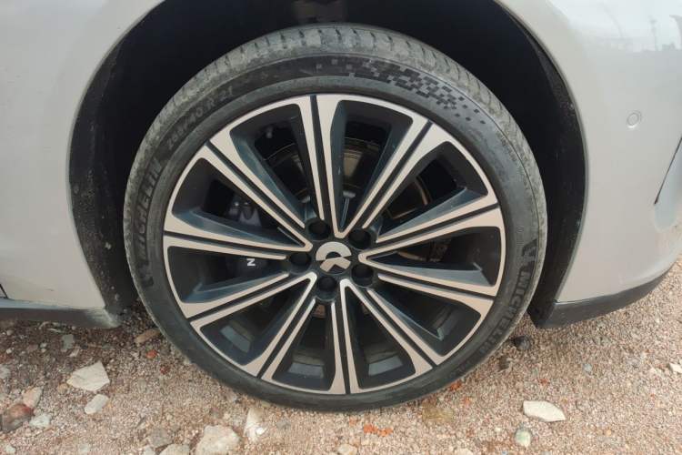 Used Nio ET7 2024 75 kWh Executive Signature Edition Right Front Wheel Hub