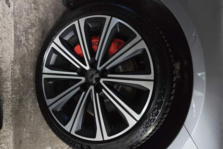 Used Nio ET7 2024 100kWh Executive Signature Edition Right Front Wheel Hub