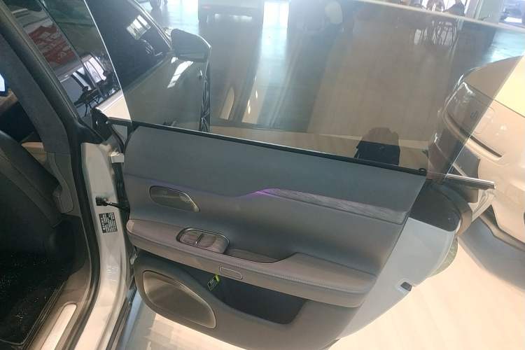Used Nio ET7 2024 75 kWh Executive Signature Edition Right Rear Door Interior