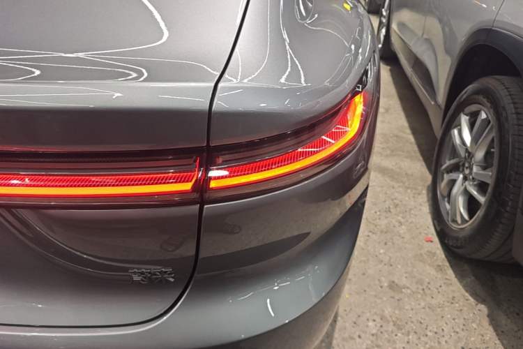 Used Nio ET7 2024 75 kWh Executive Signature Edition Right Rear Taillight