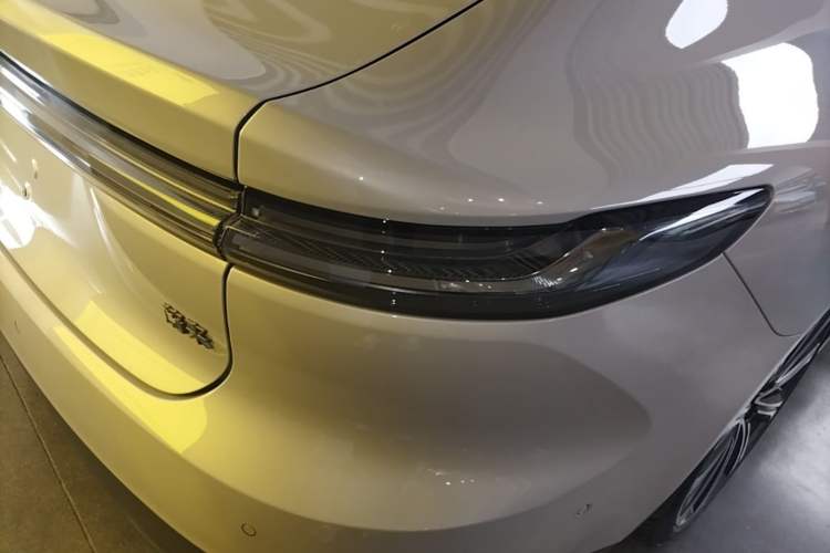 Used Nio ET7 2024 75 kWh Executive Signature Edition Right Rear Taillight