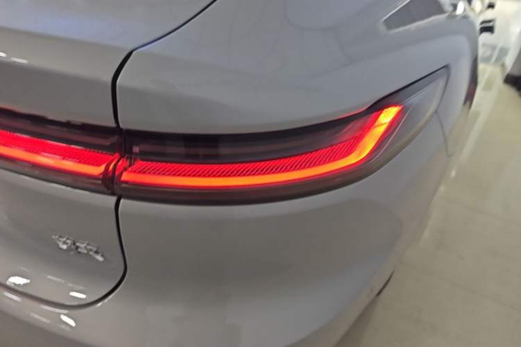 Used Nio ET7 2024 75 kWh Executive Edition Right Rear Taillight