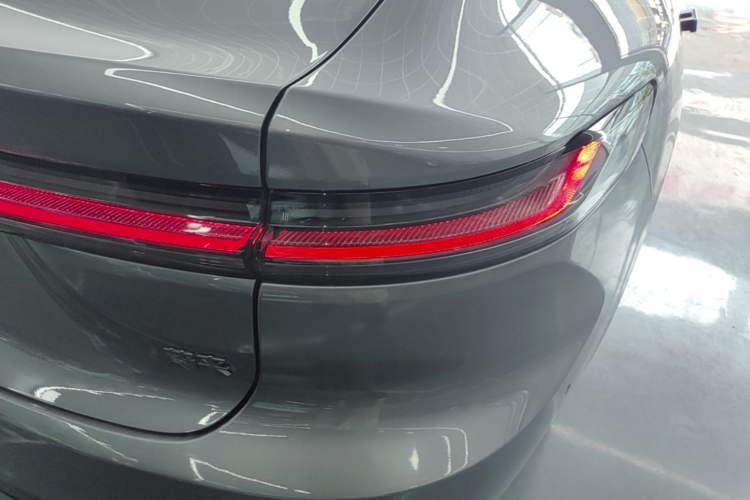 Used Nio ET7 2024 75 kWh Executive Signature Edition Right Rear Taillight