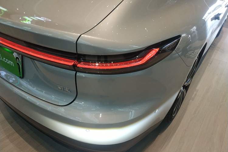 Used Nio ET7 2024 75 kWh Executive Signature Edition Right Rear Taillight