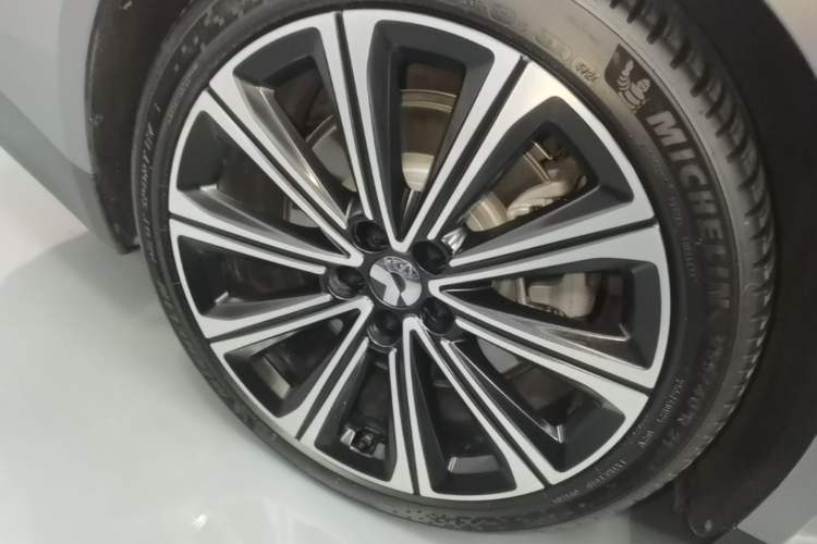 Used Nio ET7 2024 75 kWh Executive Signature Edition Right Rear Wheel Hub