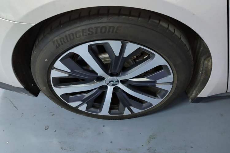 Used Nio ET7 2024 75 kWh Executive Edition Right Rear Wheel Hub