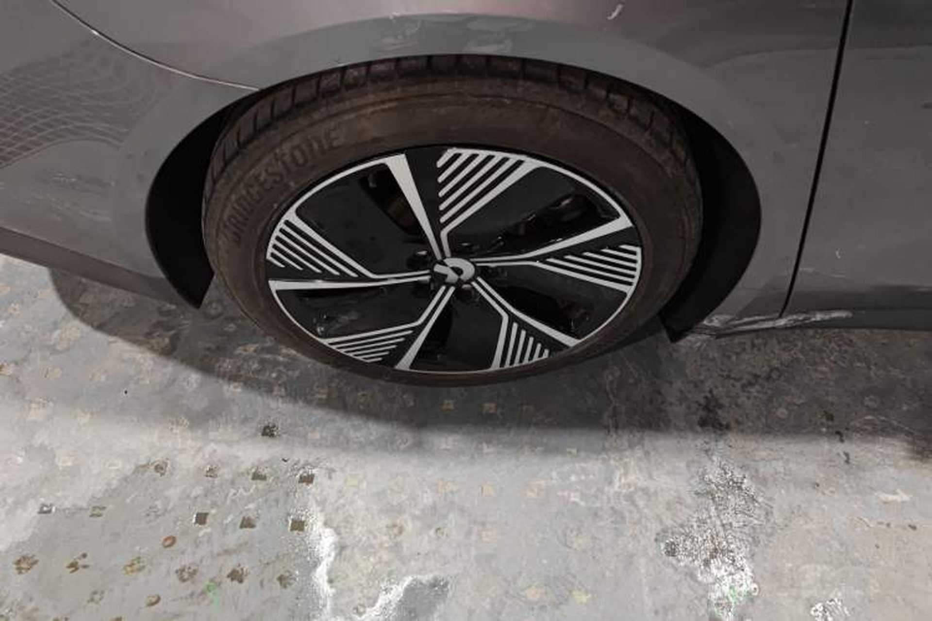 Used Nio ET7 2024 75 kWh Executive Edition Right Rear Wheel Hub