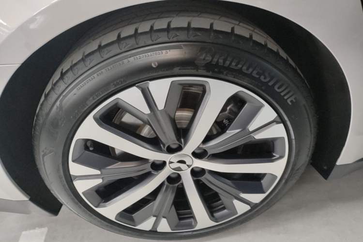 Used Nio ET7 2024 75 kWh Executive Edition Right Rear Wheel Hub