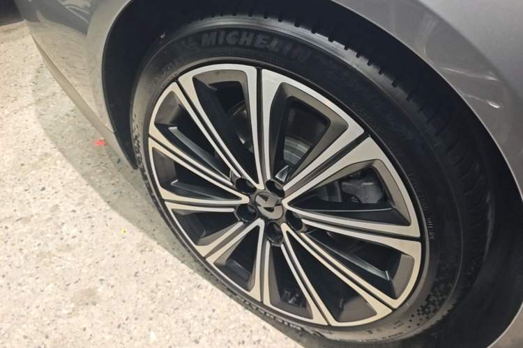 Used Nio ET7 2024 75 kWh Executive Signature Edition Right Rear Wheel Hub