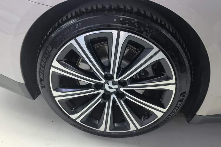 Used Nio ET7 2024 75 kWh Executive Signature Edition Right Rear Wheel Hub