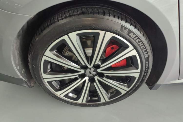 Used Nio ET7 2024 75 kWh Executive Signature Edition Right Rear Wheel Hub