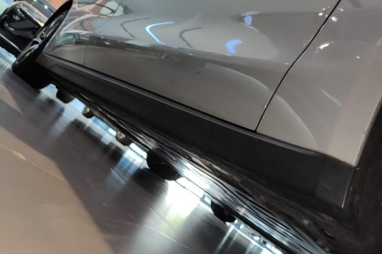 Used Nio ET7 2024 75 kWh Executive Edition Right Side Sill