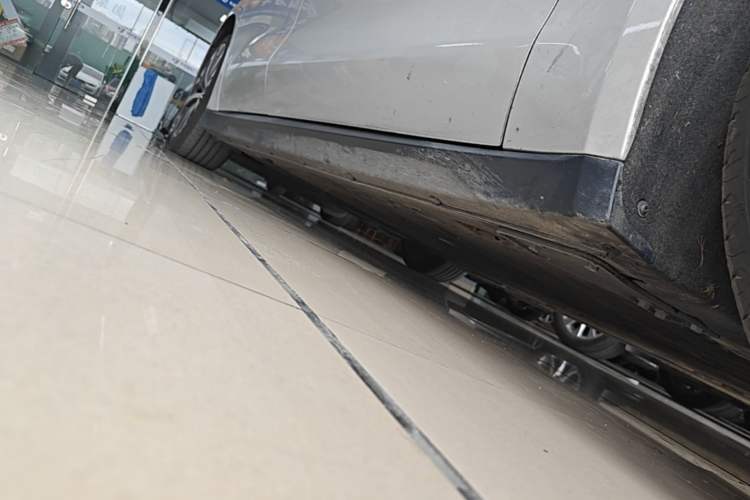 Used Nio ET7 2024 75 kWh Executive Edition Right Side Sill