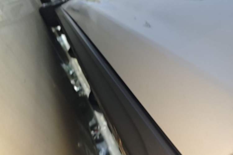Used Nio ET7 2024 75 kWh Executive Edition Right Side Sill
