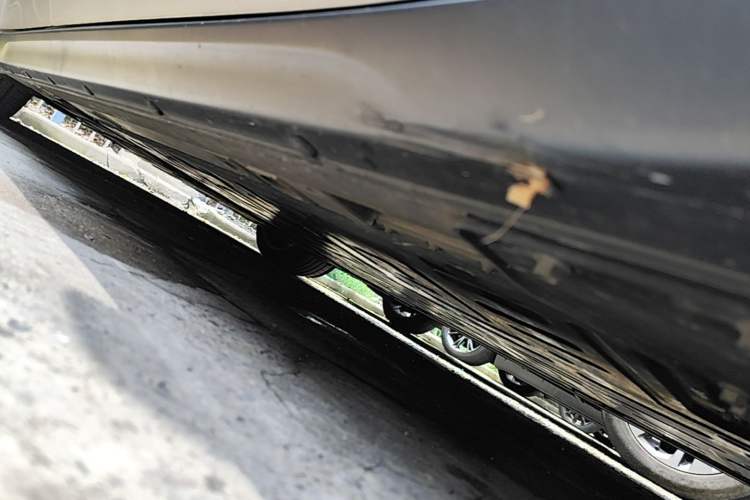 Used Nio ET7 2024 75 kWh Executive Edition Right Side Sill