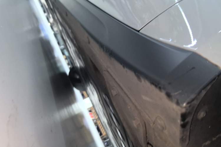 Used Nio ET7 2024 75 kWh Executive Signature Edition Right Side Sill
