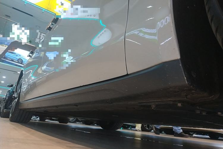 Used Nio ET7 2024 75 kWh Executive Signature Edition Right Side Sill
