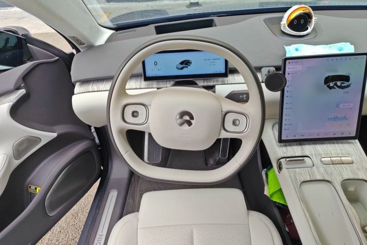 Used Nio ET7 2024 75 kWh Executive Edition Steering Wheel