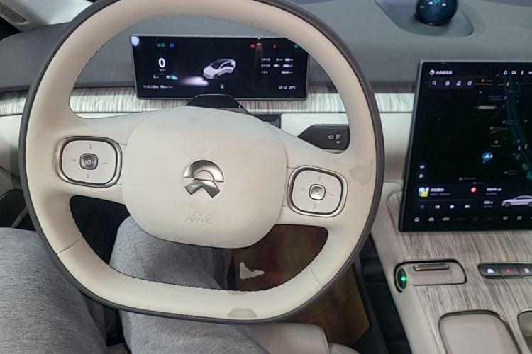 Used Nio ET7 2024 75 kWh Executive Edition Steering Wheel