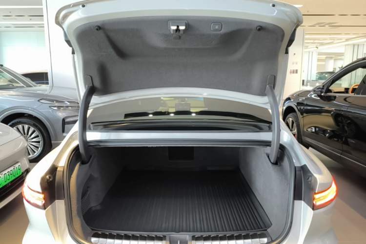 Used Nio ET7 2024 75 kWh Executive Edition Trunk