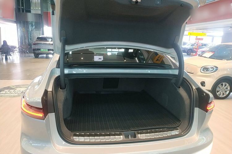 Used Nio ET7 2024 75 kWh Executive Signature Edition Trunk