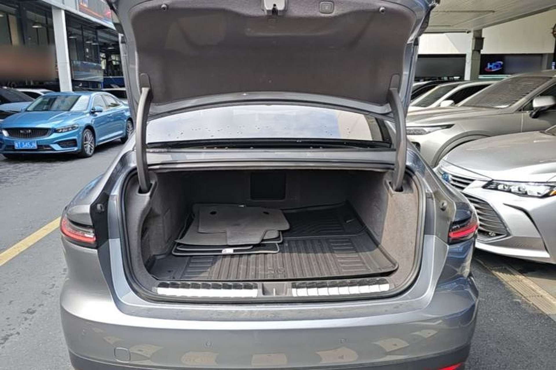 Used Nio ET7 2024 75 kWh Executive Signature Edition Trunk
