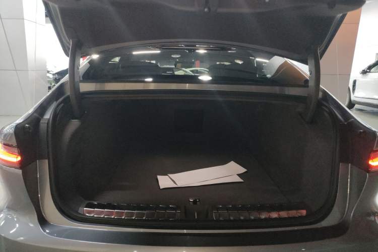 Used Nio ET7 2024 75 kWh Executive Signature Edition Trunk