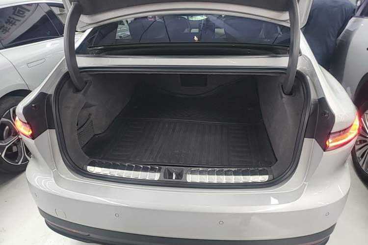 Used Nio ET7 2024 75 kWh Executive Edition Trunk