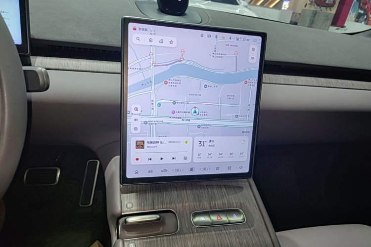 Used Nio ET7 2024 75 kWh Executive Signature Edition Audio And AC Panel