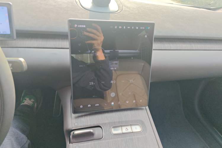 Used Nio ET7 2024 75 kWh Executive Signature Edition Audio And AC Panel