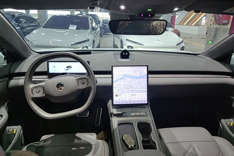 Used Nio ET7 2024 75 kWh Executive Signature Edition Center Console