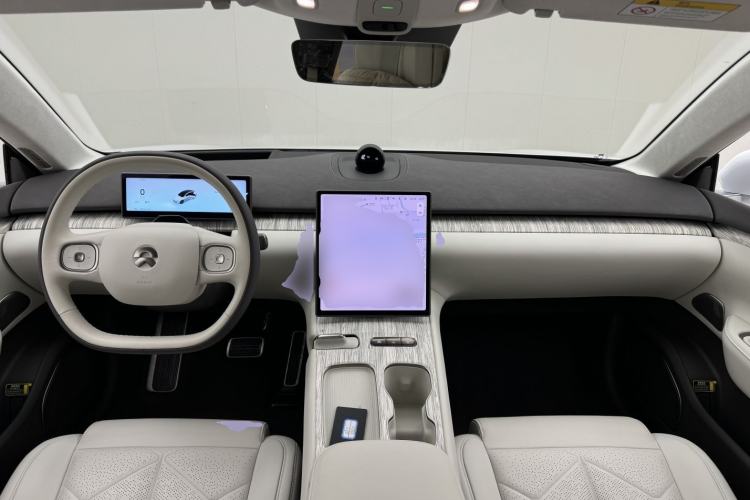 Used Nio ET7 2024 75 kWh Executive Signature Edition Center Console