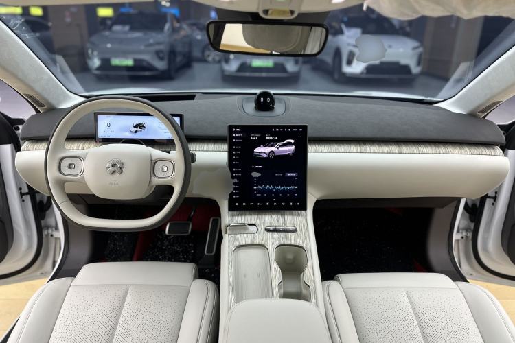 Used Nio ET7 2024 75 kWh Executive Edition Center Console