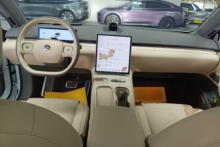 Used Nio ET7 2024 75 kWh Executive Edition Center Console