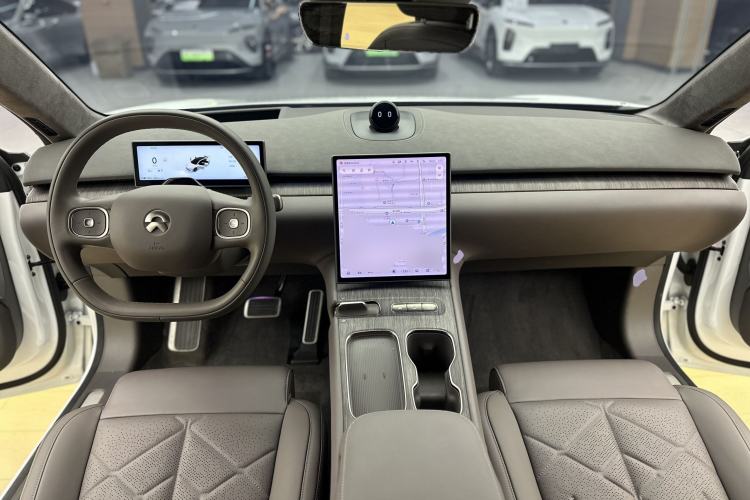 Used Nio ET7 2024 75 kWh Executive Signature Edition Center Console