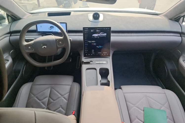 Used Nio ET7 2024 75 kWh Executive Signature Edition Center Console