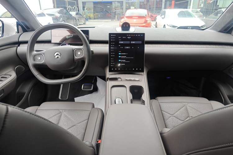 Used Nio ET7 2024 75 kWh Executive Signature Edition Center Console