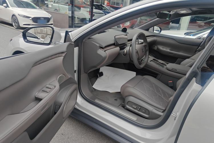 Used Nio ET7 2024 75 kWh Executive Signature Edition Driver Seat