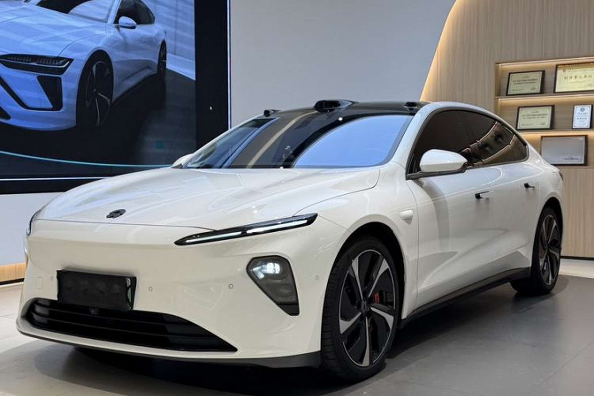 Used Nio ET7 2024 75 kWh Executive Edition Front Left 45 Deg