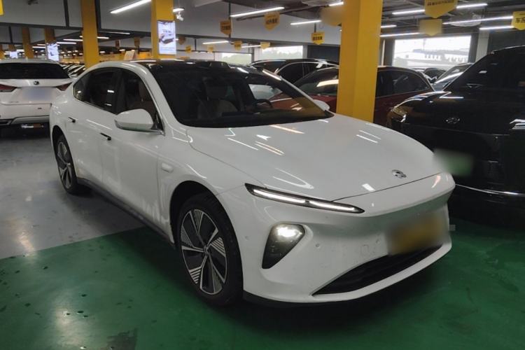 Used Nio ET7 2024 100kWh Executive Edition Front Right 45 Deg