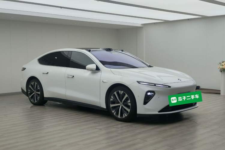 Used Nio ET7 2024 75 kWh Executive Edition Front Right 45 Deg