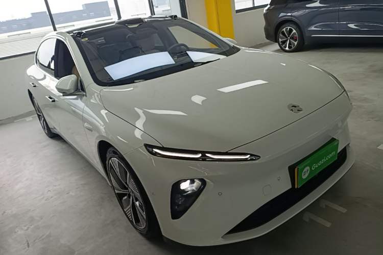 Used Nio ET7 2024 75 kWh Executive Edition Front Right 45 Deg