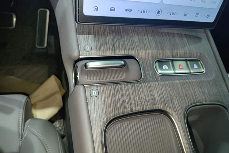 Used Nio ET7 2024 75 kWh Executive Signature Edition Gear Lever
