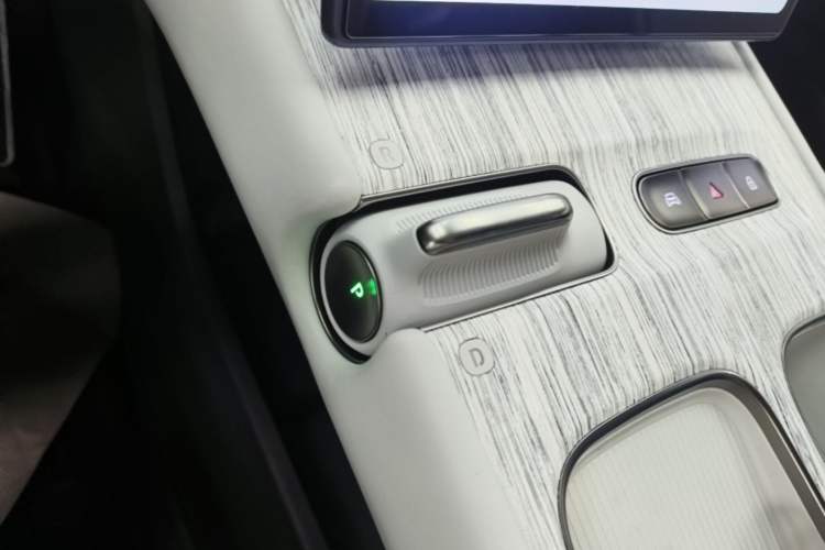 Used Nio ET7 2024 75 kWh Executive Edition Gear Lever